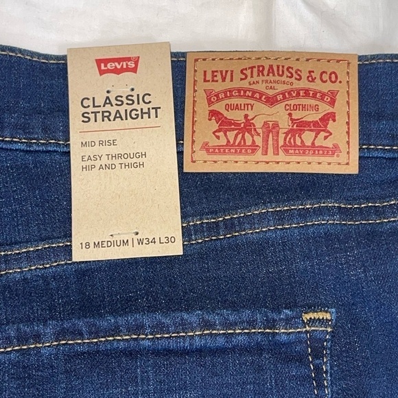 NWT Levi’s Classic Straight Mid Rise sculpt jeans Size 18Med W 34 X L 30. - Picture 7 of 8